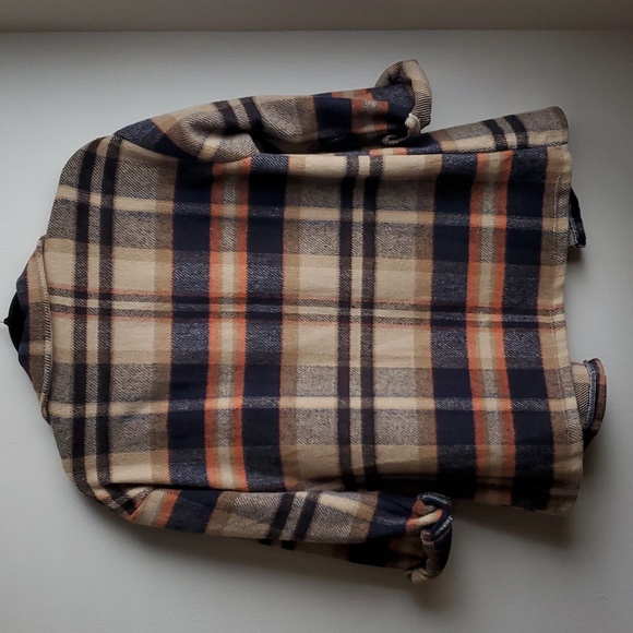 Flannel pattern Shacket - Picture 2 of 5